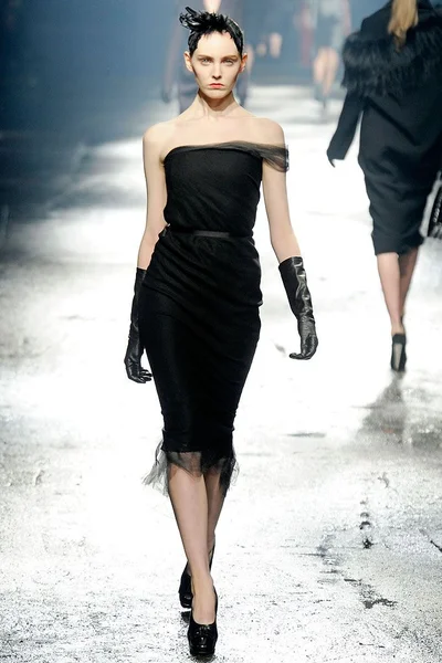 Look 27